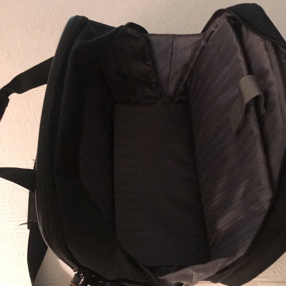 New Samsonite Black Carry On Shoulder Bag Computer Compartment Suitcase Luggage